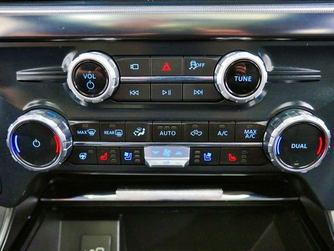 Used 2025 Ford F150 Lariat AWD/4WD image 32