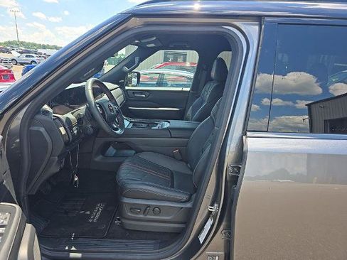 Certified 2025 Nissan Armada PRO-4X AWD/4WD image 4