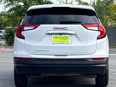 Used 2024 GMC Terrain SLE image 11