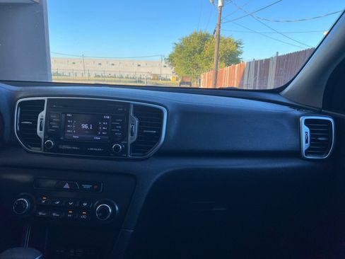 Used 2018 Kia Sportage LX AWD/4WD image 17