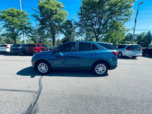 Used 2024 Chevrolet Equinox LS w/ LS Convenience Package FWD image 2