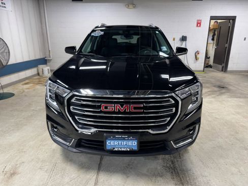 Certified 2024 GMC Terrain SLT w/ Infotainment Package II image 2