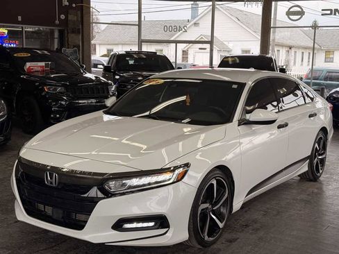 Used 2018 Honda Accord Sport image 2
