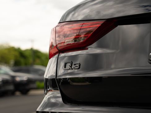 Certified 2025 Audi Q3 2.0T Premium w/ Convenience Package AWD/4WD image 29