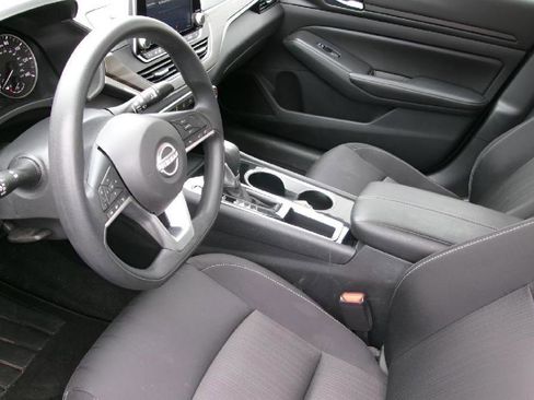 Used 2024 Nissan Altima 2.5 SV FWD image 13