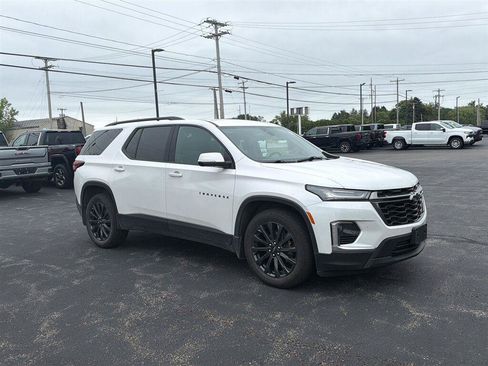 Used 2023 Chevrolet Traverse RS w/ LPO, Floor Liner Package AWD/4WD image 2