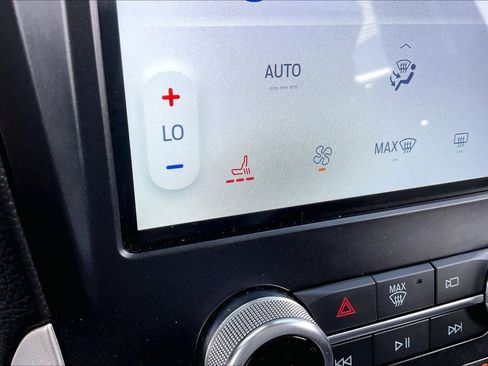 Used 2024 Ford Edge SEL image 34