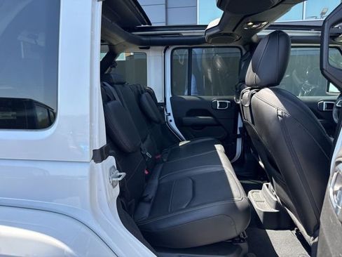 Used 2022 Jeep Wrangler Unlimited Sahara w/ Cold Weather Group AWD/4WD image 11