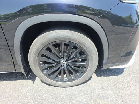 Used 2023 Toyota Highlander XSE AWD/4WD image 11
