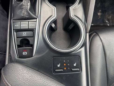 Used 2018 Toyota Camry L image 14