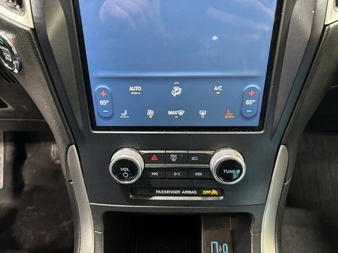 Used 2022 Ford Edge SEL w/ Convenience Package AWD/4WD image 6