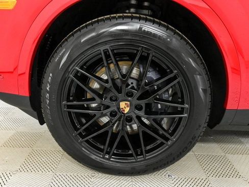 Used 2025 Porsche Cayenne image 7