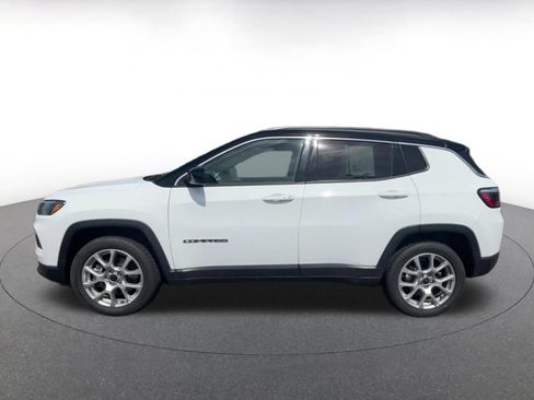 Used 2025 Jeep Compass Limited AWD/4WD image 9