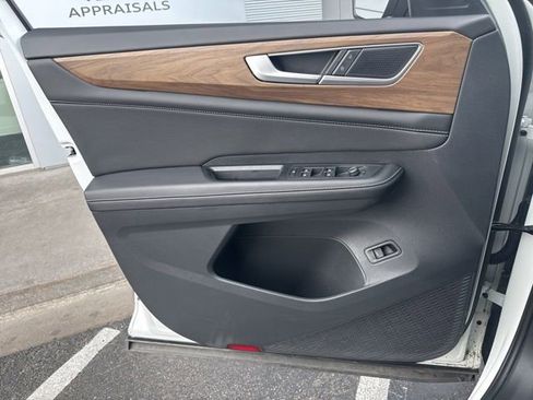 Used 2024 Volkswagen Atlas SE image 9