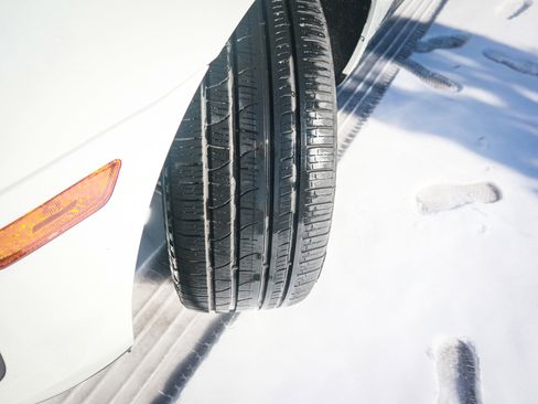 Used 2024 Porsche Macan image 12