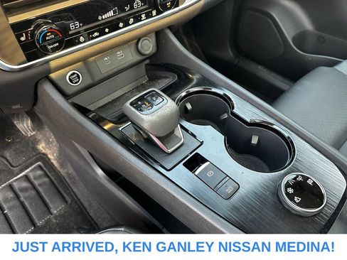 Certified 2023 Nissan Rogue SV w/ SV Premium B Package AWD/4WD image 10