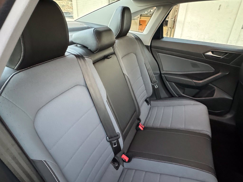 Used 2025 Volkswagen Jetta SE FWD image 18
