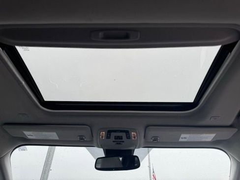 Used 2025 Toyota Sienna XLE image 32