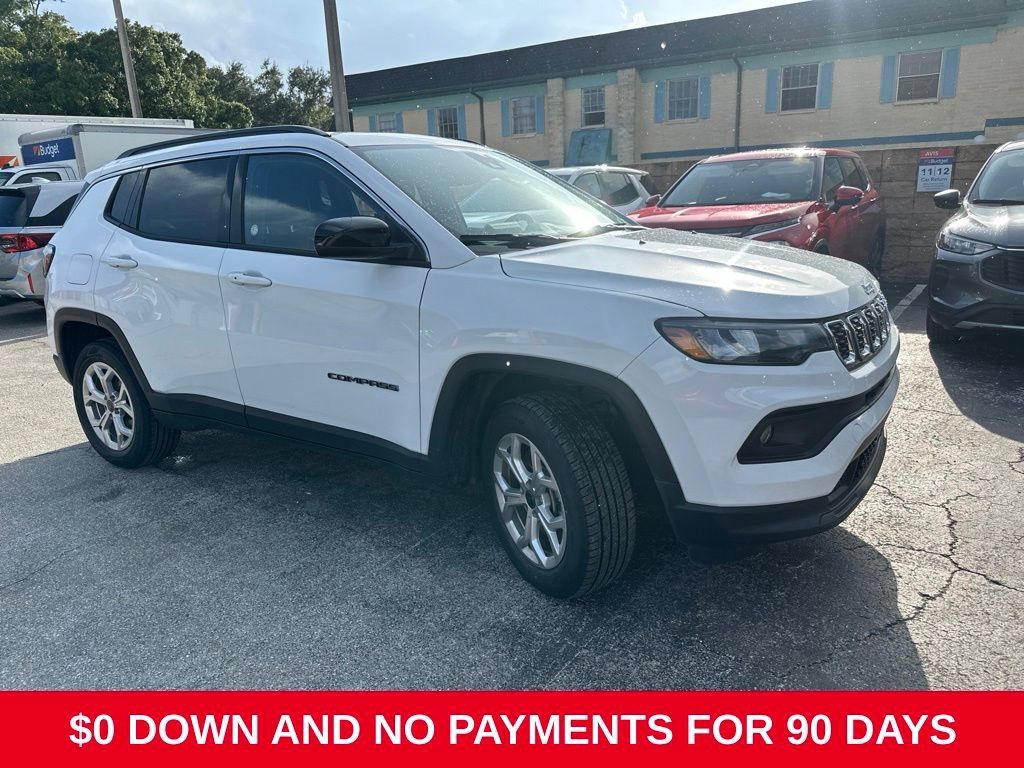 Used 2025 Jeep Compass Latitude w/ Sun & Sound Group AWD/4WD image 2