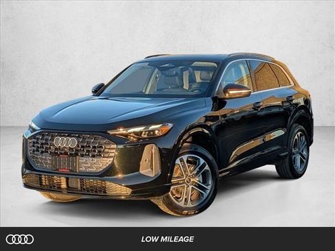 Used 2025 Audi Q5 Premium w/ Convenience Package image 1