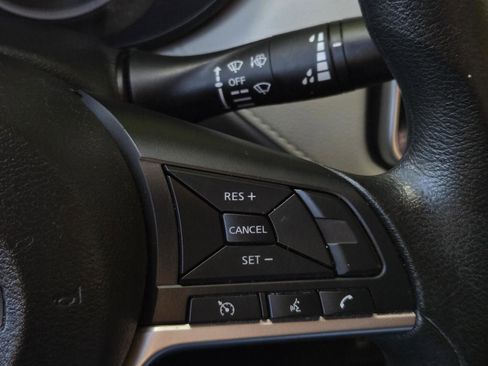 Used 2022 Nissan Versa SV w/ Trunk Package FWD image 32