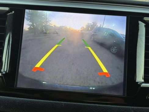 Used 2018 Chrysler Pacifica Touring-L image 30