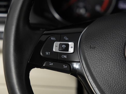 Used 2018 Volkswagen Passat 2.0T SE image 30