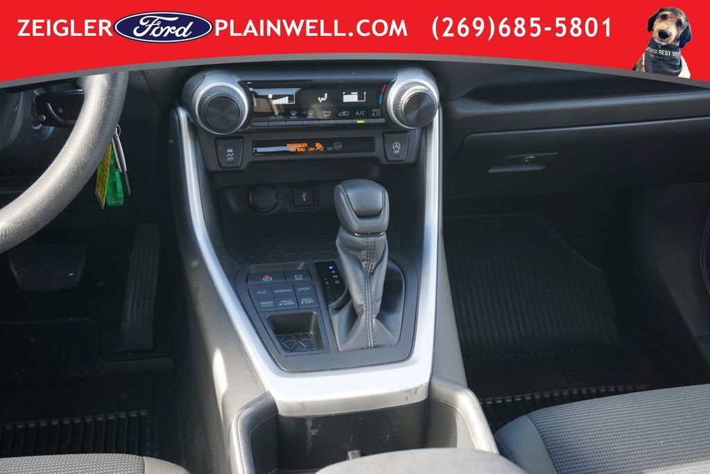 Used 2022 Toyota RAV4 LE AWD/4WD image 15