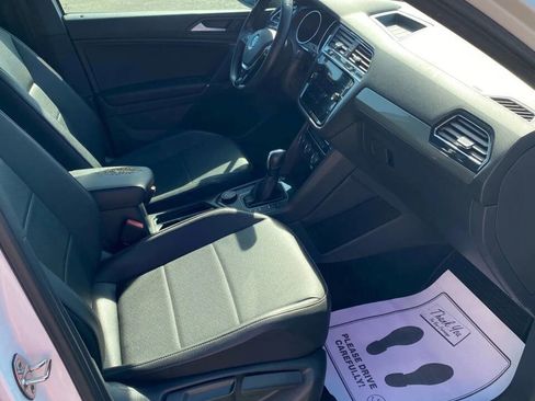 Used 2020 Volkswagen Tiguan SE R-Line image 29