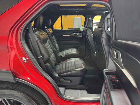 Used 2025 Ford Explorer ST-Line w/ ST-Line Street Pack AWD/4WD image 22