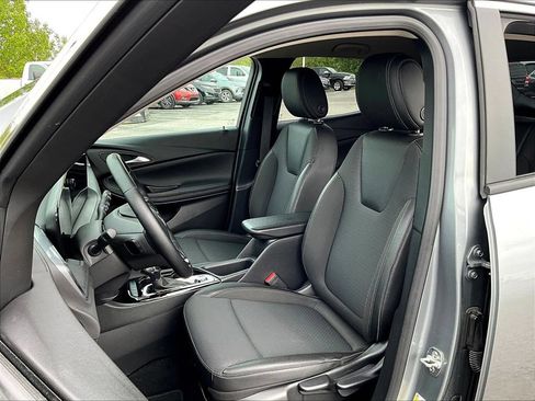 Used 2025 Buick Encore GX Preferred AWD/4WD image 22