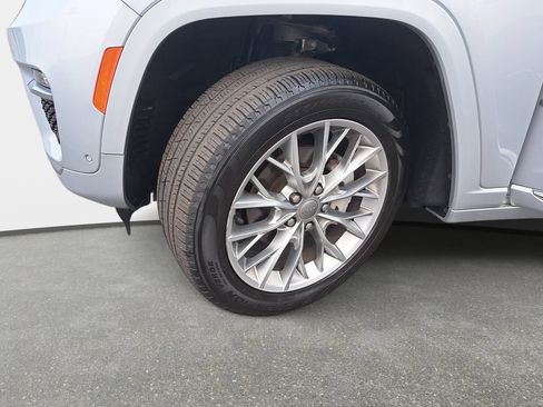 Certified 2022 Jeep Grand Cherokee Summit w/ Luxury Tech Group V AWD/4WD image 31