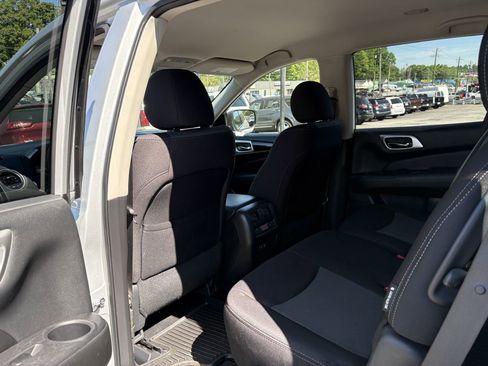 Used 2020 Nissan Pathfinder SV image 14