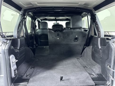 Used 2021 Jeep Wrangler Unlimited Sahara image 8