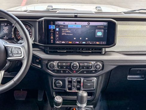 Used 2025 Jeep Wrangler Sahara image 12