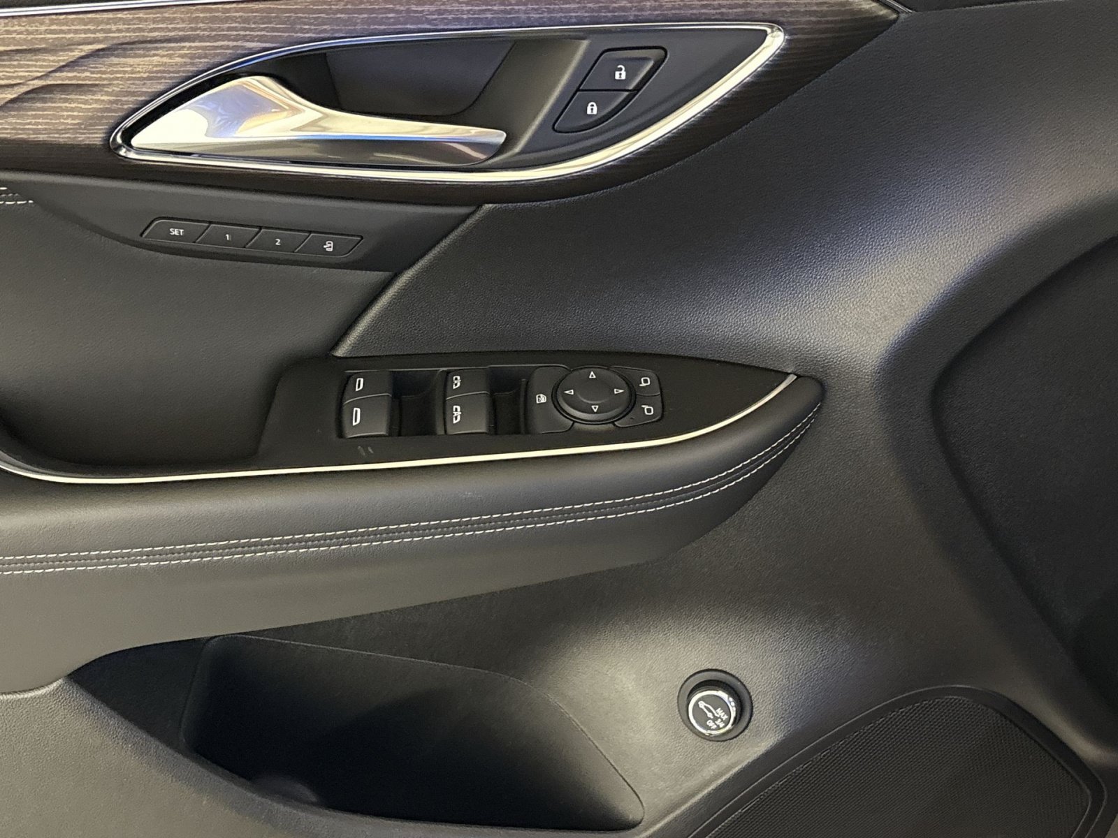 Used 2023 Buick Envision Avenir AWD/4WD image 14