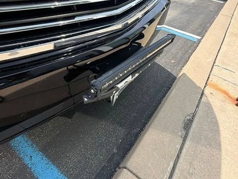Used 2018 Chevrolet Suburban Premier AWD/4WD image 19