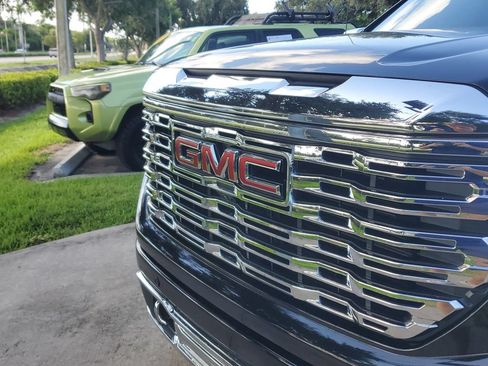 Certified 2024 GMC Sierra 1500 Denali AWD/4WD image 9