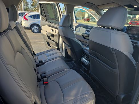 Used 2025 Honda Pilot EX-L image 11