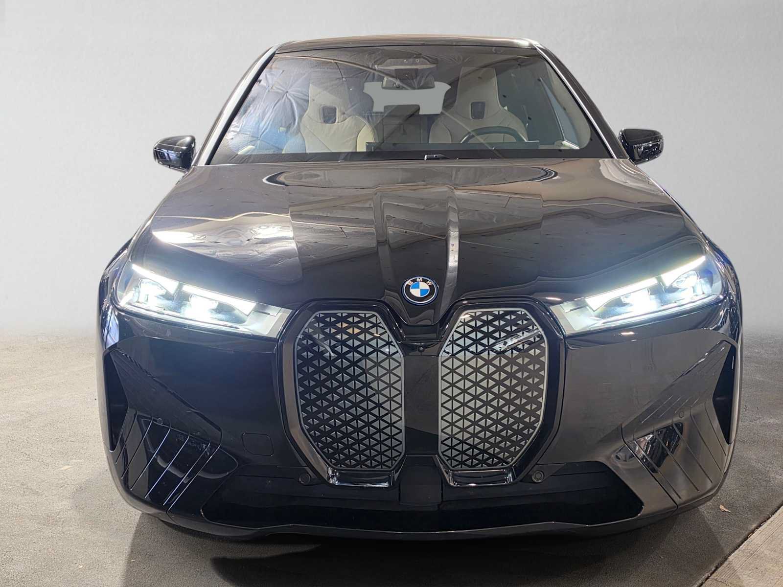 Used 2024 BMW iX xDrive50 w/ Sport Package AWD/4WD image 8
