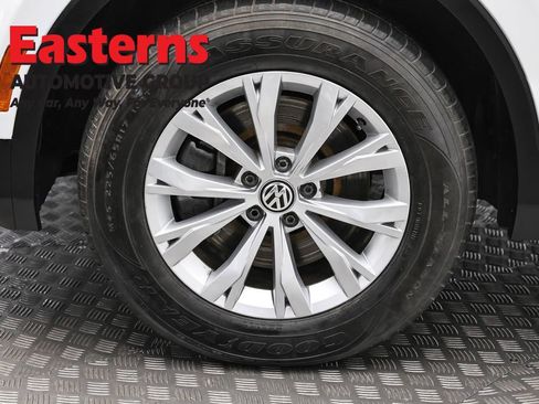 Used 2020 Volkswagen Tiguan S image 32