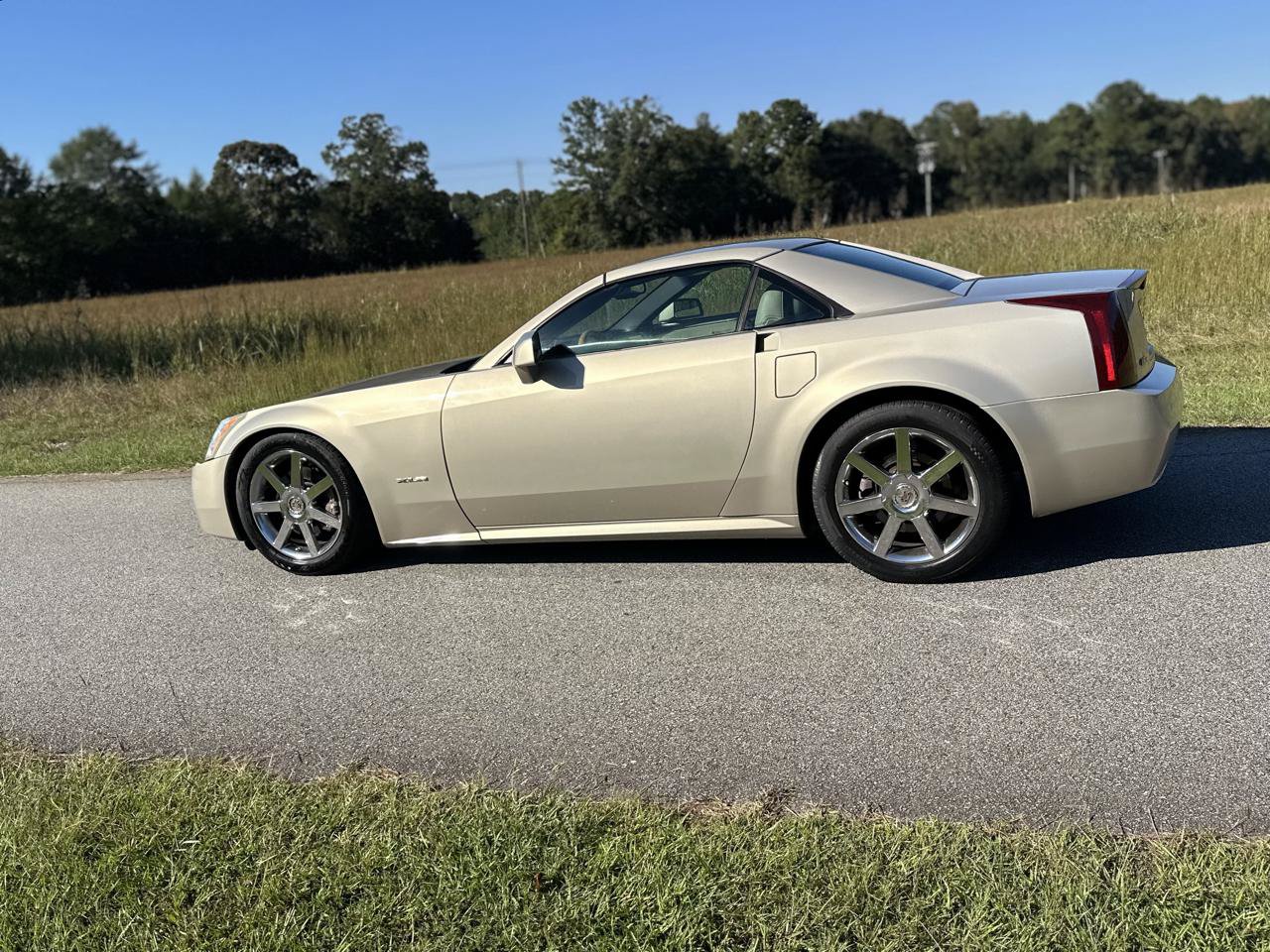 Used 2006 Cadillac XLR RWD image 15