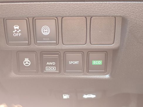 Used 2021 Nissan Rogue Sport SV AWD/4WD image 26