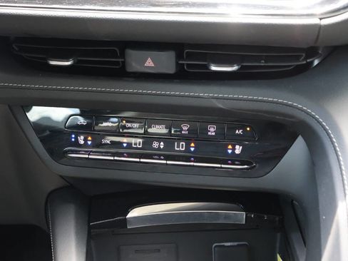 Used 2023 Buick Envision Avenir AWD/4WD image 21
