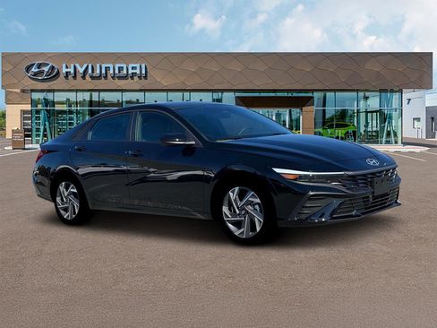 New 2025 Hyundai Elantra SEL image 10