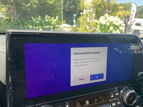 Used 2025 Toyota Highlander Limited AWD/4WD image 21