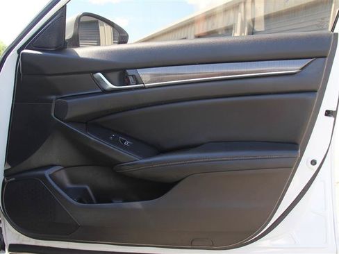 Used 2018 Honda Accord Sport image 18