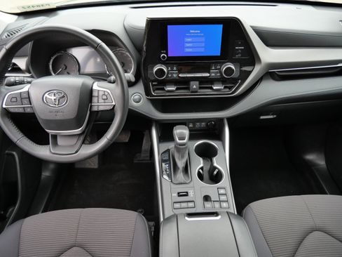 Certified 2025 Toyota Highlander LE AWD/4WD image 11