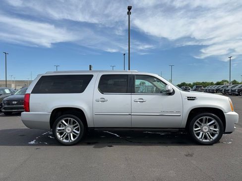Used 2014 Cadillac Escalade ESV Platinum AWD/4WD image 4