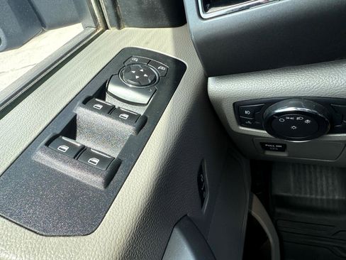 Used 2018 Ford F150 XLT w/ Trailer Tow Package image 25